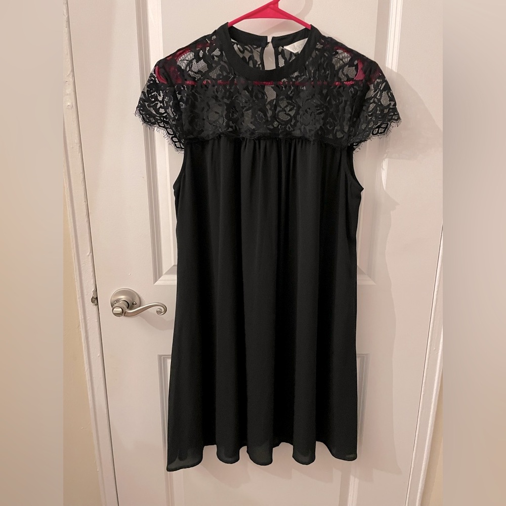 Great Black light weight dress, size Large, in excellent condition!